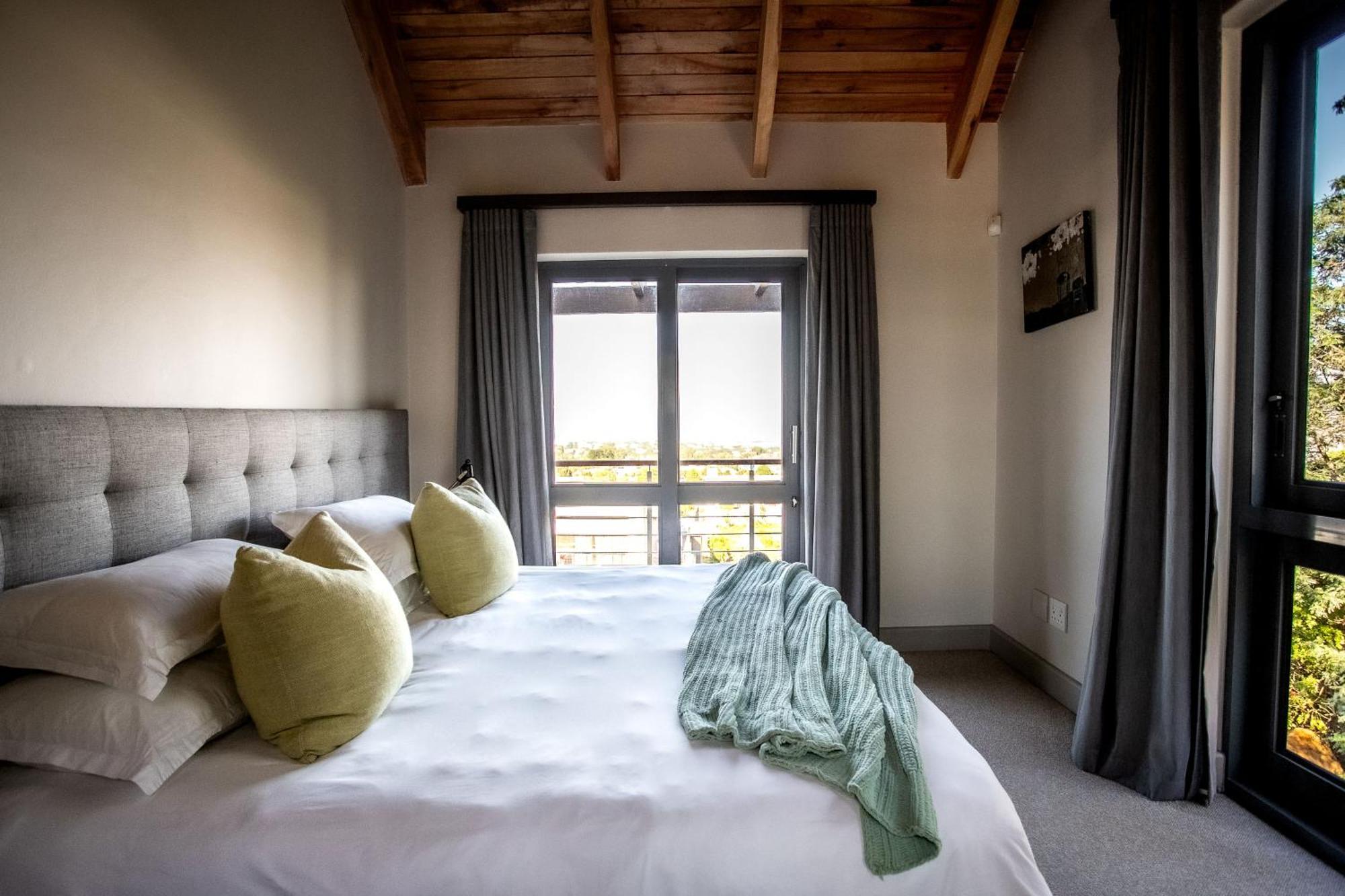 Selah Villa *